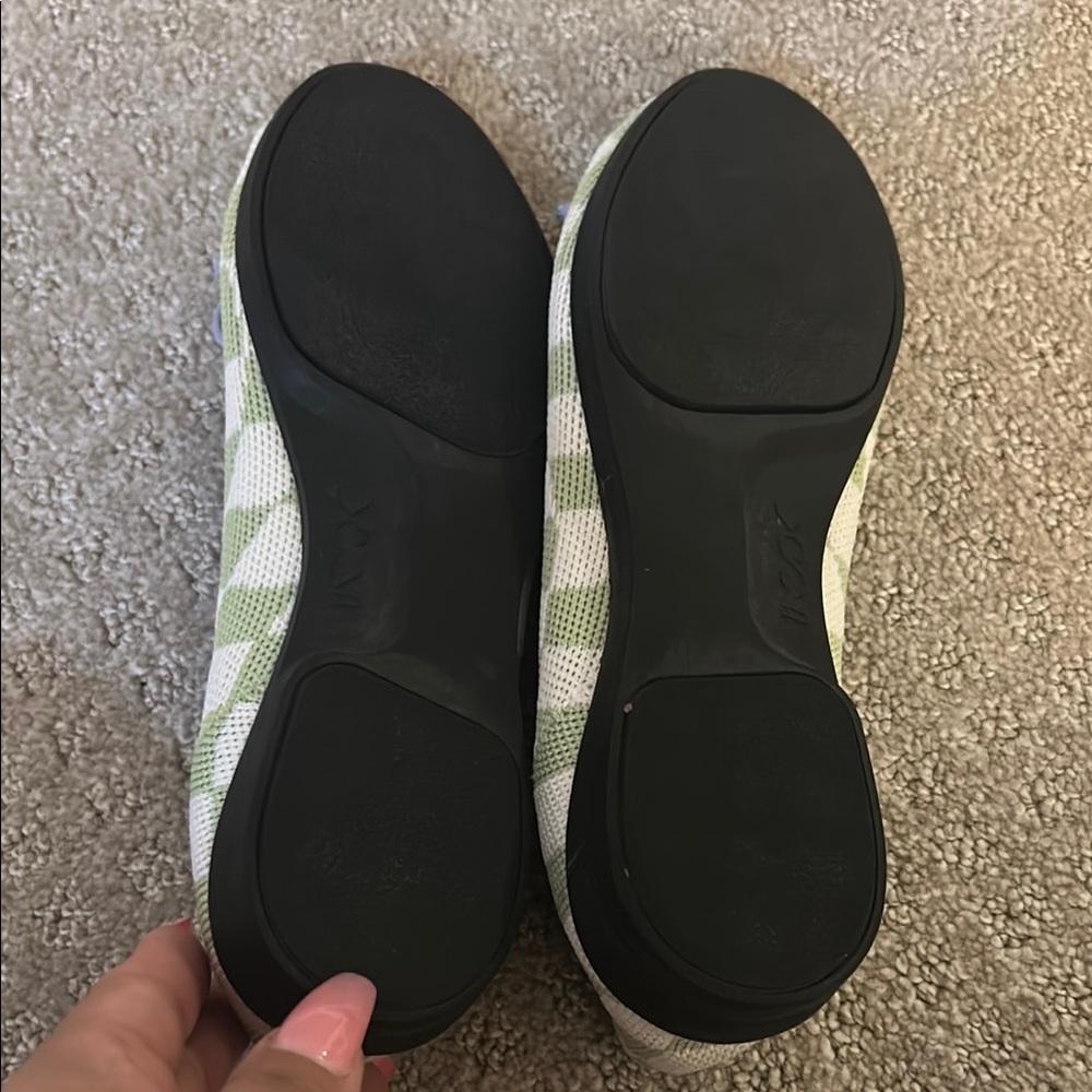Green and White Flats Comfort - Picture 3 of 3